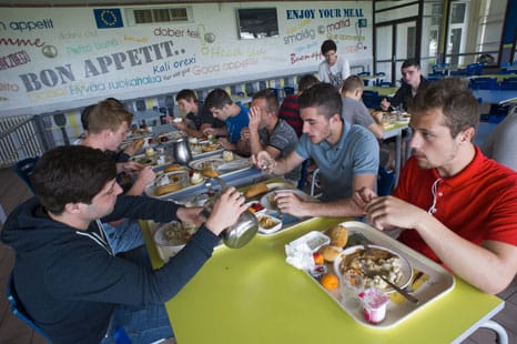 Elèves à la cantine